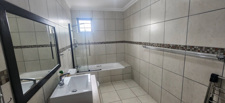 4 Bedroom Property for Sale in Reebok Western Cape